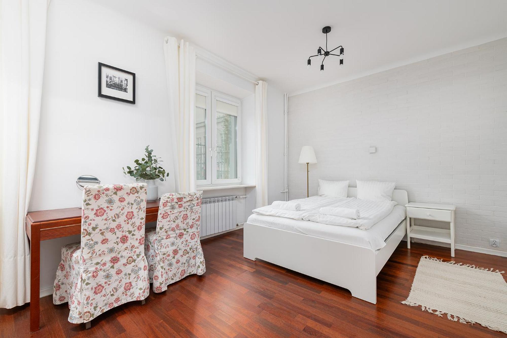 Rentplanet - Chmielna Apartament